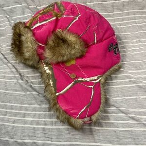 Pink camo and fur hat racks and rhinestones boxDC